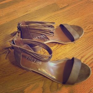 “Toetos” by Dream Pairs Brown Heels with tassels